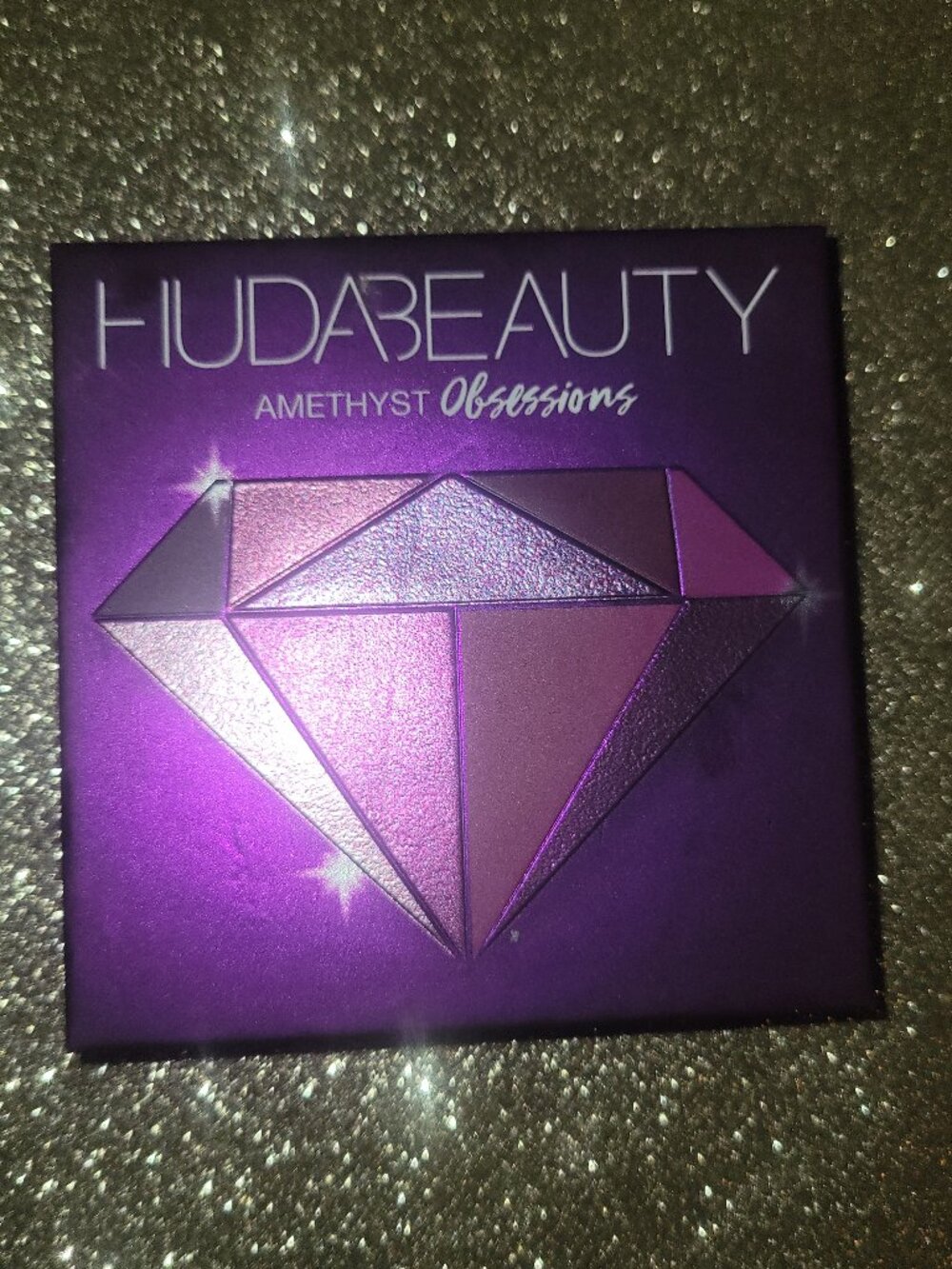 Huda Beauty Amethyst Obsessions eyeshadow palette